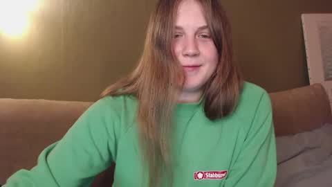 Snapshot of alisashy666 chatting on May 6, 9:20 pm alisashy666 online show from May 6, 9:20 pm