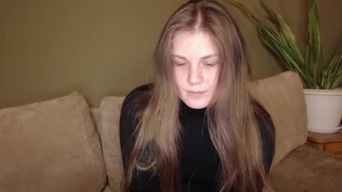 Snapshot of alisaxxxshy chatting on December 15, 10:03 pm alisaxxxshy online show from December 15, 10:03 pm