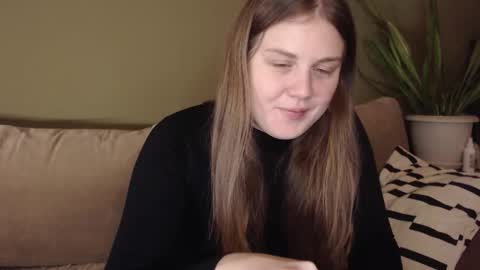 Snapshot of alisaxxxshy chatting on December 21, 9:44 pm alisaxxxshy online show from December 21, 9:44 pm