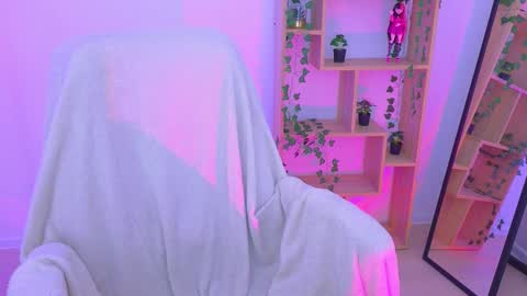 Snapshot of alisemeaw chatting on October 10, 7:07 am Alise online show from October 10, 7:07 am
