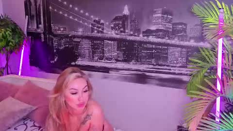 Snapshot of alisha_g chatting on May 23, 9:19 pm July online show from May 23, 9:19 pm