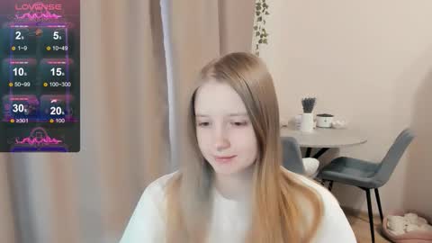 Snapshot of alisha_ley chatting on October 10, 6:45 am Alya online show from October 10, 6:45 am