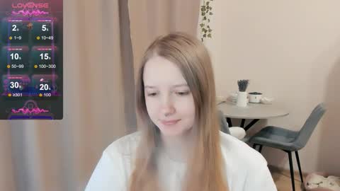 Snapshot of alisha_ley chatting on October 14, 11:44 am Alya online show from October 14, 11:44 am