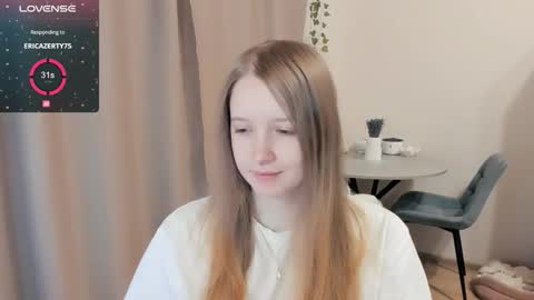 Snapshot of alisha_ley chatting on October 22, 1:33 pm Alya online show from October 22, 1:33 pm