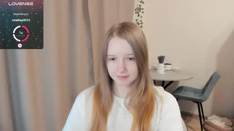 Snapshot of alisha_ley chatting on November 4, 3:05 am Alya online show from November 4, 3:05 am