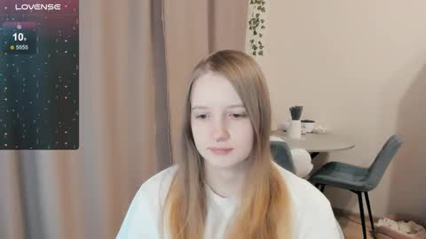 Snapshot of alisha_ley chatting on November 11, 2:06 pm Alya online show from November 11, 2:06 pm