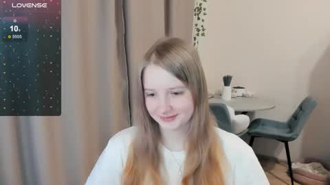 Snapshot of alisha_ley chatting on November 20, 12:22 am Alya online show from November 20, 12:22 am