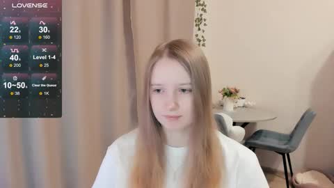 Snapshot of alisha_ley chatting on December 5, 10:35 am Alya online show from December 5, 10:35 am