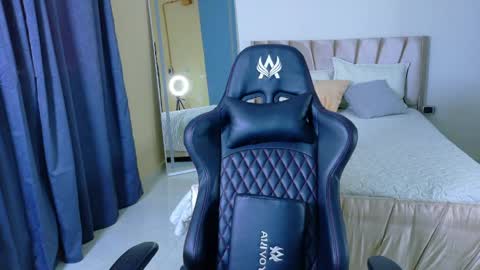 Alisha online show from April 17, 1:58 pm