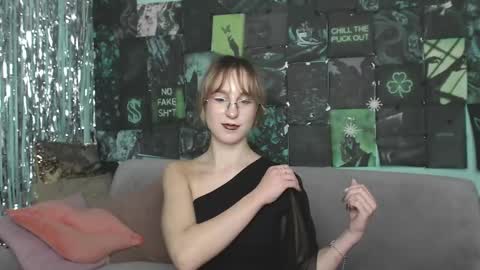 alishakelly online show from October 31, 5:52 am