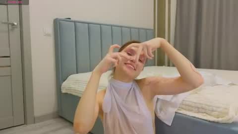 Snapshot of alisia_spinnet chatting on July 28, 7:39 pm Alisia online show from July 28, 7:39 pm