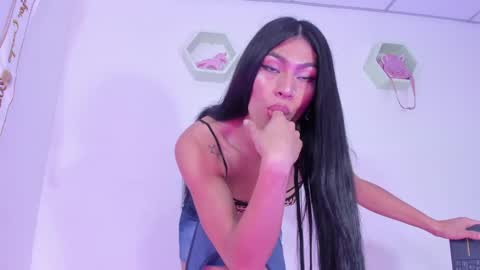 Alisia online show from December 7, 9:00 pm