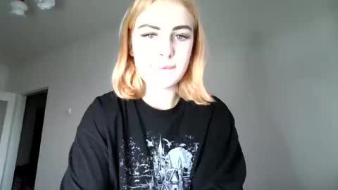 Snapshot of alismoona chatting on September 17, 1:35 pm Alisa online show from September 17, 1:35 pm