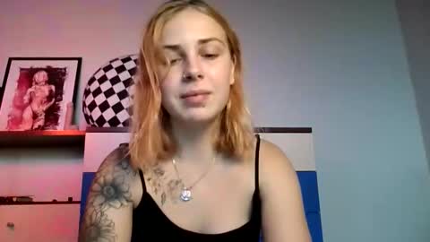 Snapshot of alismoona chatting on October 28, 1:36 pm Alisa online show from October 28, 1:36 pm