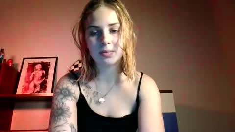 Snapshot of alismoona chatting on October 30, 3:02 pm Alisa online show from October 30, 3:02 pm