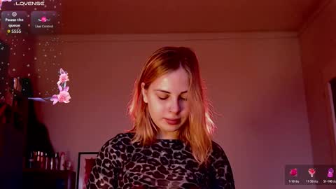 Snapshot of alismoona chatting on December 3, 9:29 am Alisa online show from December 3, 9:29 am