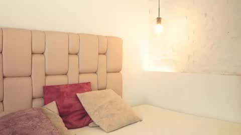 Snapshot of alison222_ chatting on December 14, 12:43 pm A L I S O N online show from December 14, 12:43 pm