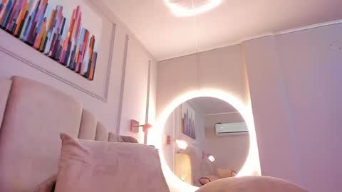 Snapshot of alison_collins_ chatting on January 22, 6:52 pm Alison online show from January 22, 6:52 pm
