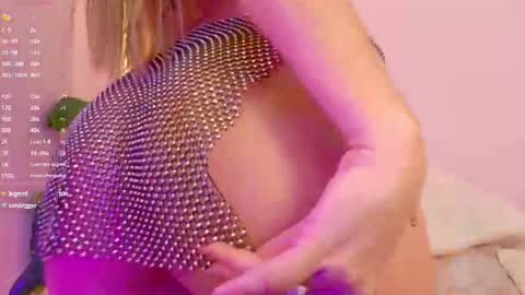 Alison online show from December 1, 8:03 pm