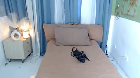 hotty online show from April 18, 5:55 am