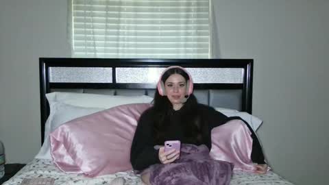 Snapshot of alisonfieldsxo chatting on May 26, 11:23 pm Alison Fields online show from May 26, 11:23 pm