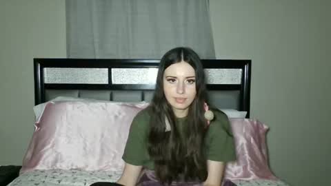 Snapshot of alisonfieldsxo chatting on June 14, 2:09 am Alison Fields online show from June 14, 2:09 am