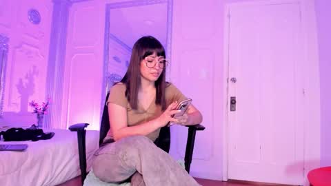 Alison Fishert online show from November 1, 4:31 pm