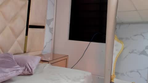 Snapshot of alisonmoon72 chatting on April 29, 7:53 pm alisonmoon72 online show from April 29, 7:53 pm