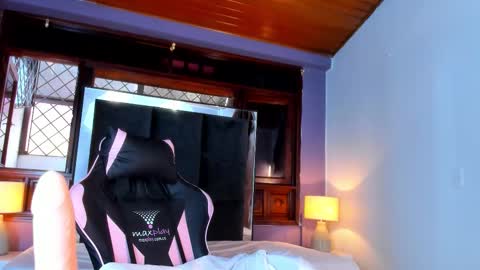 Snapshot of alissa__petite chatting on October 11, 11:31 am Aissa online show from October 11, 11:31 am