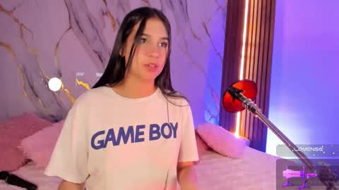 Snapshot of alissa_cute1 chatting on November 25, 8:42 pm Mia online show from November 25, 8:42 pm