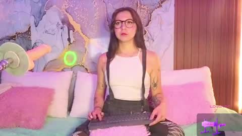 Snapshot of alissa_cute1 chatting on April 23, 8:44 pm Mia online show from April 23, 8:44 pm