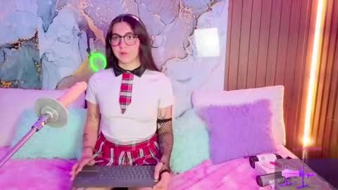 Snapshot of alissa_cute1 chatting on April 28, 8:36 pm Mia online show from April 28, 8:36 pm