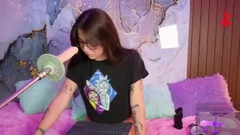 Snapshot of alissa_cute1 chatting on May 1, 10:25 pm Mia online show from May 1, 10:25 pm