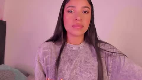 Snapshot of alissarose_ chatting on December 16, 3:33 am Mara Isabel online show from December 16, 3:33 am