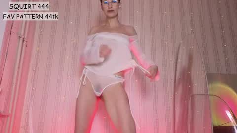 im Allise online show from April 4, 3:05 am