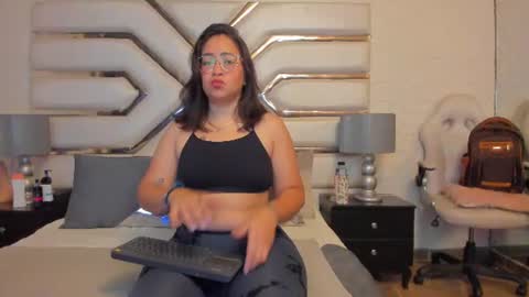 Snapshot of alissbluumm chatting on June 13, 11:41 am alissbluumm online show from June 13, 11:41 am