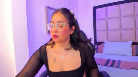 Snapshot of alissbluumm chatting on July 1, 12:45 am alissbluumm online show from July 1, 12:45 am