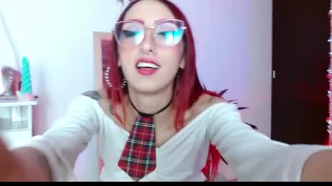 Snapshot of alissesallie_ chatting on January 13, 3:12 am alissesallie_ online show from January 13, 3:12 am