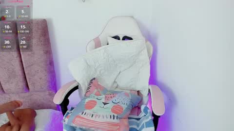 Snapshot of alisson_boobs_ chatting on May 8, 11:21 pm Alisson online show from May 8, 11:21 pm
