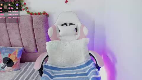 Snapshot of alisson_boobs_ chatting on June 16, 2:14 am Alisson online show from June 16, 2:14 am