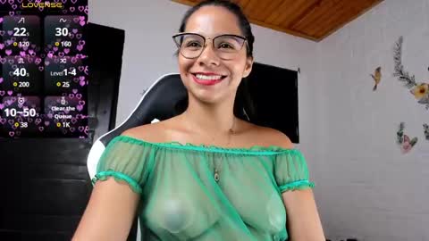 Snapshot of alisson_hoffman05 chatting on February 16, 4:42 pm Alisson hoffman05 online show from February 16, 4:42 pm