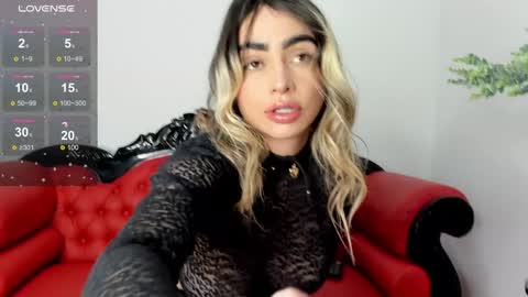 Alisson Domit  online show from December 21, 5:07 pm