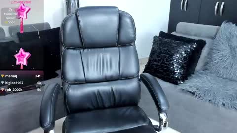 Alisson Domit  online show from December 27, 2:04 am