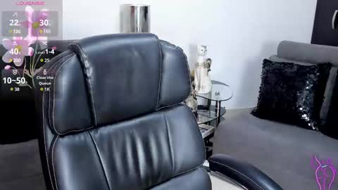 Alisson Domit  online show from March 1, 5:49 pm