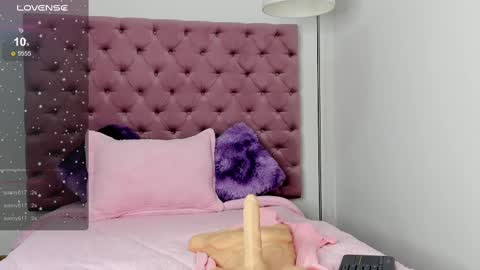 Alisson Domit  online show from March 8, 8:57 pm