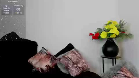 Alisson Domit  online show from September 19, 2:51 pm