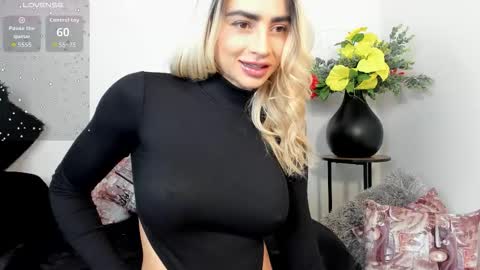 Alisson Domit  online show from October 6, 2:58 pm