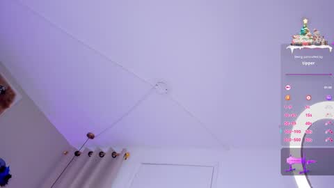 Snapshot of alissyadanger chatting on December 21, 9:33 am TATIS online show from December 21, 9:33 am