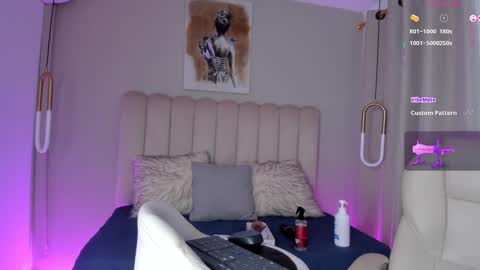 Snapshot of alissyadanger chatting on February 13, 6:41 am TATIS online show from February 13, 6:41 am