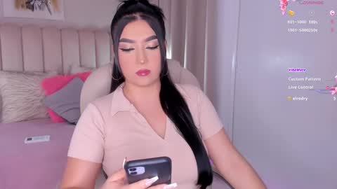 Snapshot of alissyadanger chatting on February 22, 1:44 am TATIS online show from February 22, 1:44 am